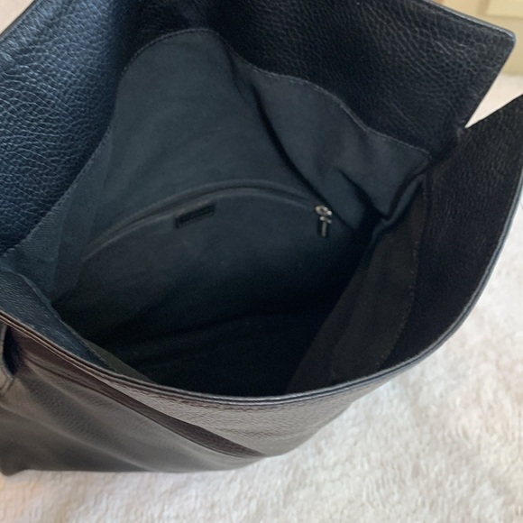 Vintage Burberry Pebbled Leather Horn Toggle Shoulder Bag in Black - Picture 12 of 16